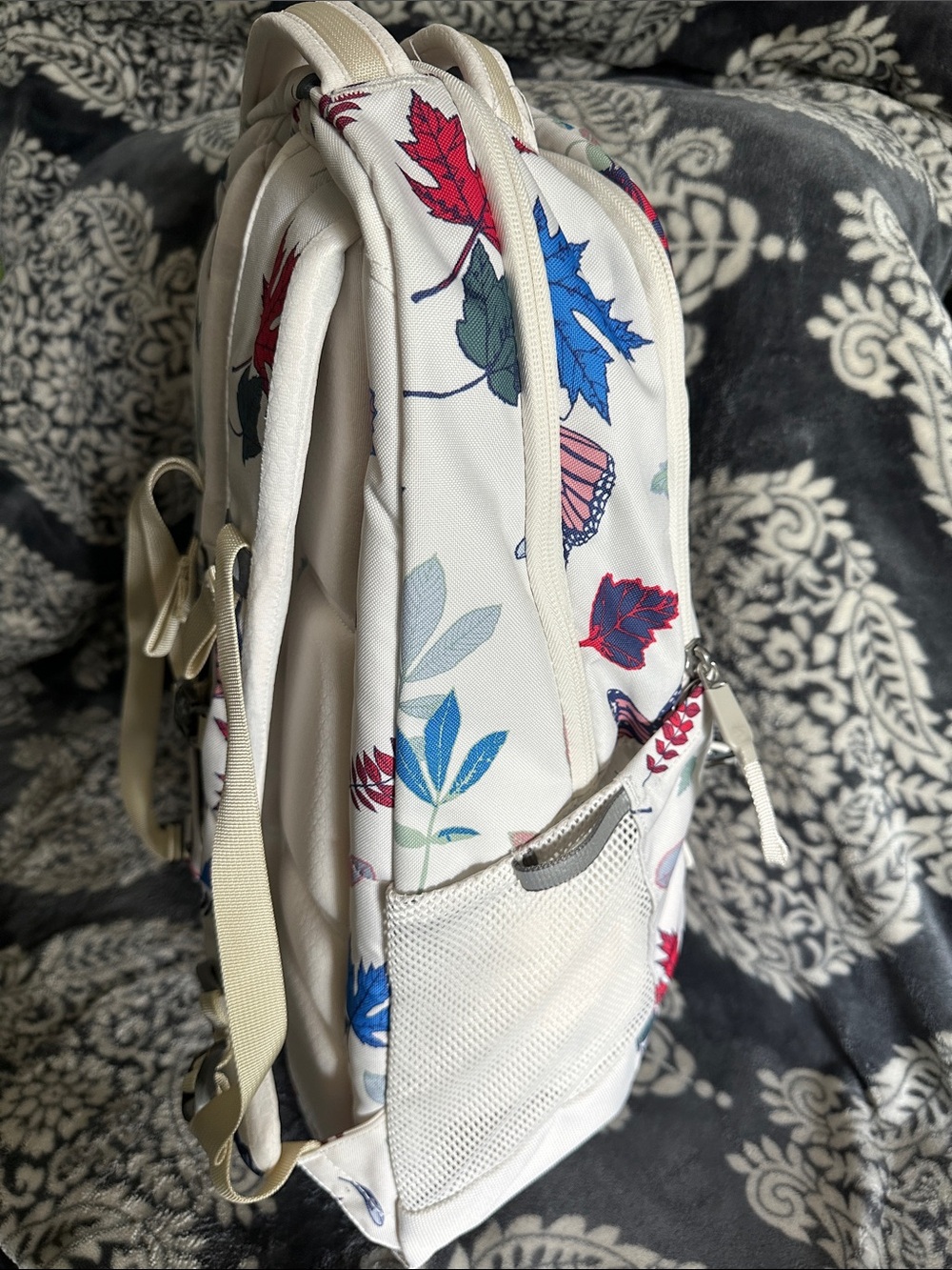 The north face great shape white Jester gardenia floral leaf print backpack - Picture 4 of 10